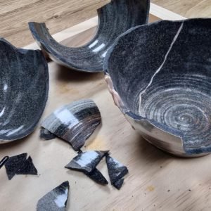 Bol en céramique brisé avant restauration kintsugi ArThuy.