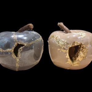Deux pommes kintsugi ArThuy – sculptures réparées à la feuille d’or.