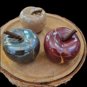 Pommes kintsugi multicolores – Créations ArThuy Luxembourg.